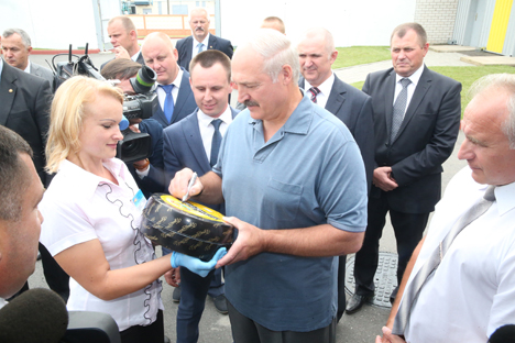 President Alexander Lukashenko during the visit to the Braslav affiliated branch of Glubokoye Dairy Canning Factory