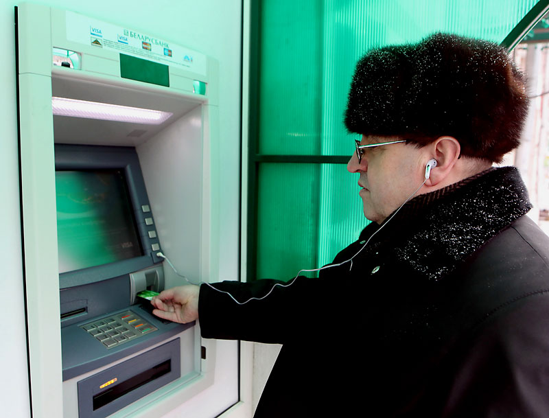 Банкомат с режимом работы для незрячих и слабовидящих в Витебске
