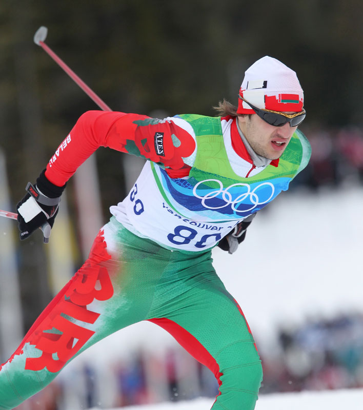 Белорусский лыжник Леонид Корнеенко во время гонки на 15 км на Олимпиаде-2010 в Ванкувере