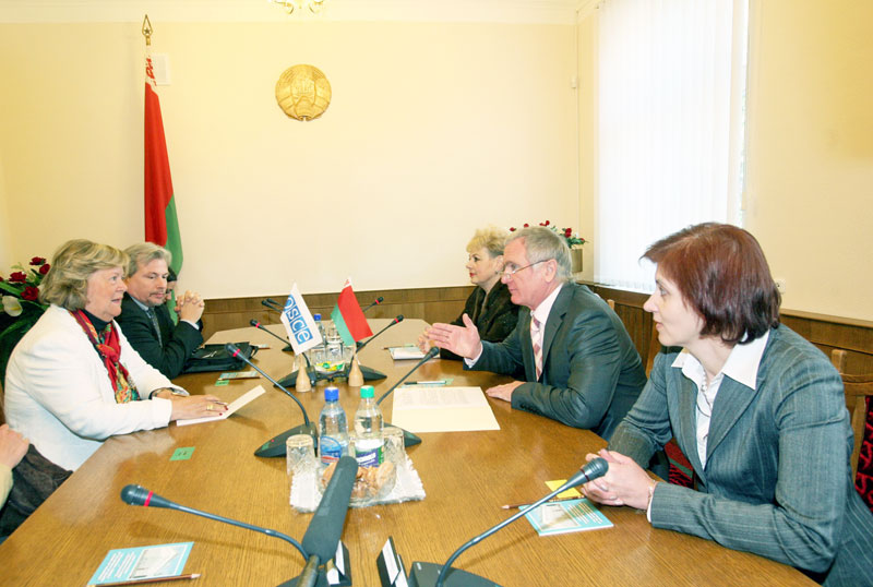 Anne-Marie Lizin, special
coordinator leading the OSCE short-term observers, meets with Gennady Novitsky, Chairman of the Council of the Republic of the National Assembly of the Republic of Belarus, 2008