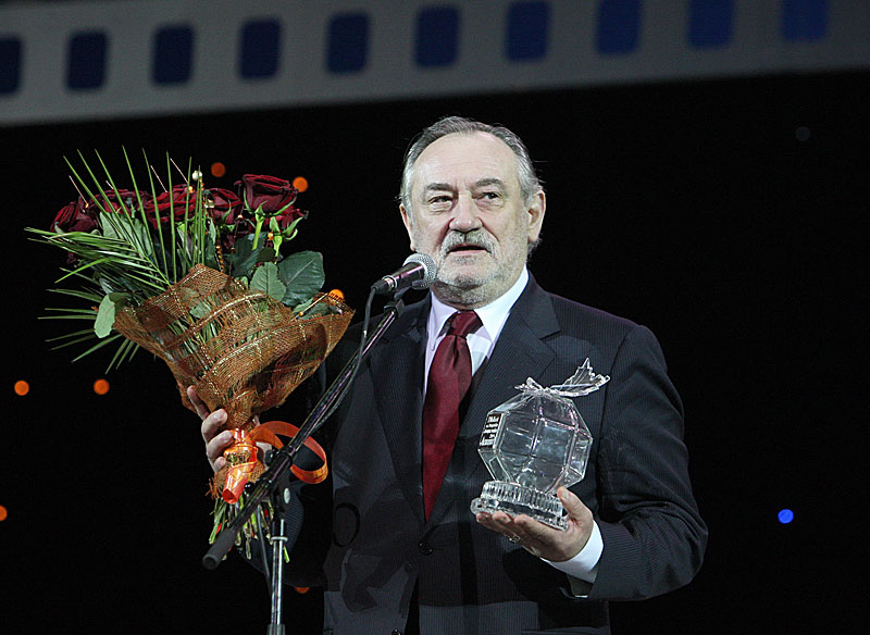 Bogdan Stupka was awarded a special prize of the President of Belarus “For preserving and promoting spiritual traditions in cinema art”
at the Minsk International Film Festival Listapad-2009
