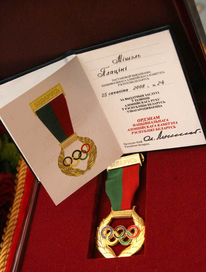 Мишель Платини удостоен ордена Национального олимпийского комитета Беларуси