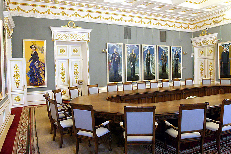 The hall of ceremonies (former Golden Dining Room) at the Gomel palace