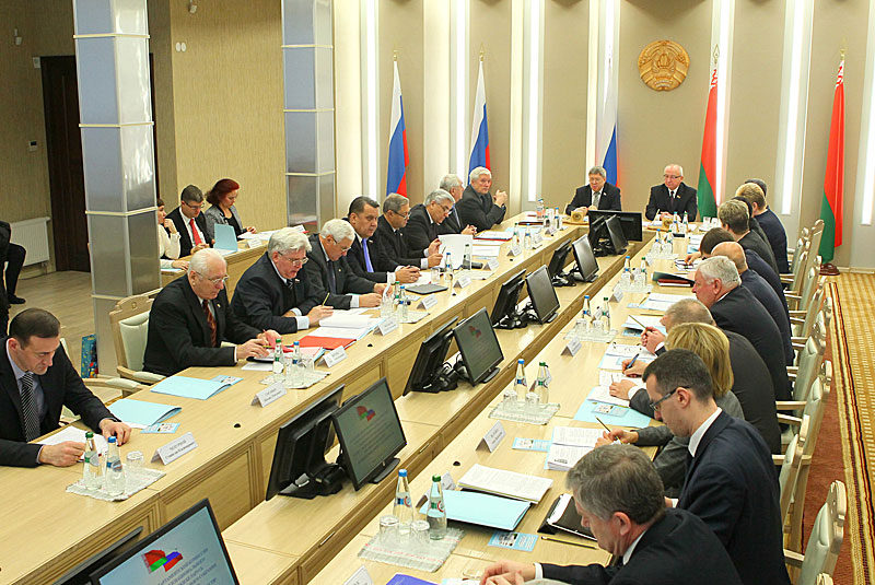 白俄罗斯参议院和俄罗斯联邦参议院就区域间合作举行议会间会议