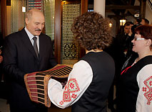 The Slutsk Belts Company gave the first belt, a complete copy of the original historical masterpiece, to Belarusian President  Alexander Lukashenko