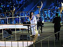 Анна Нетребко и Юсиф Эйвазов на церемонии открытия II Европейских игр, за роялем - Игорь Крутой