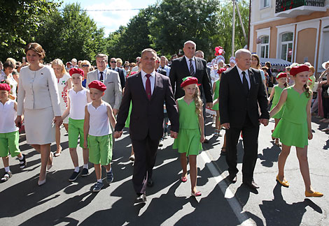 A festive cherry parade