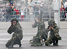 Paratroopers’ exhibition drill