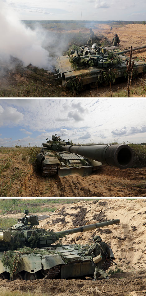 A T-80 combat tank (Russian army) in a target practice session