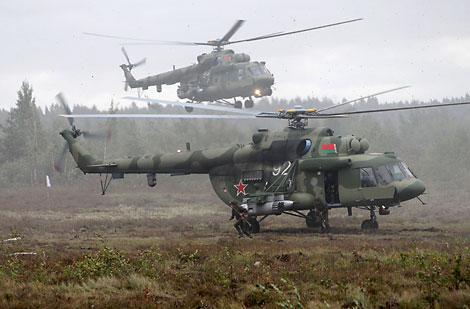 Mi-8 helicopter lands paratroopers