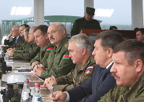 Alexander Lukashenko watches progress of the Zapad 2017 exercise in the Borisovsky exercise area