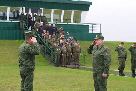 Alexander Lukashenko and Defense Minister Andrei Ravkov