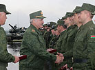 Президент Беларуси, Главнокомандующий Вооруженными Силами Александр Лукашенко объявил благодарность участникам учения "Запад-2017"