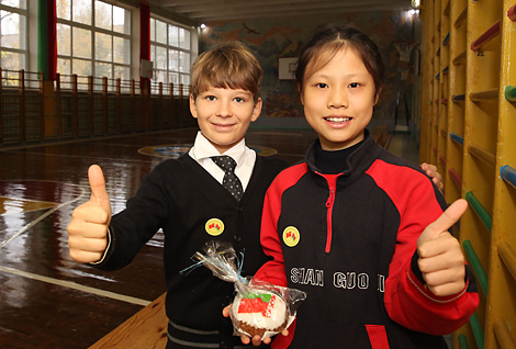 长沙市中小学生在莫吉廖夫第4中学