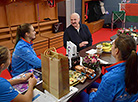 Александр Лукашенко и белорусские теннисистки перед большой игрой