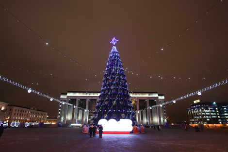 Oktyabrskaya Square’s centerpiece