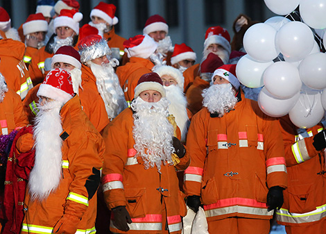 Parade of Father Frosts and Snow Maidens in Minsk