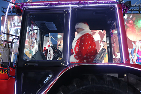 Parade of Father Frosts and Snow Maidens in Minsk