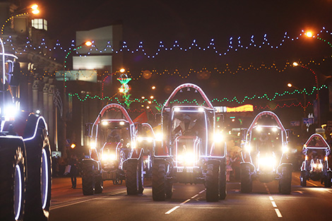 Parade of Father Frosts and Snow Maidens in Minsk