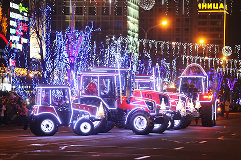 Parade of Father Frosts and Snow Maidens in Minsk