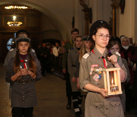 Catholic scouts bring the Bethlehem light to the Cathedral of St. Francis Xavier in Grodno