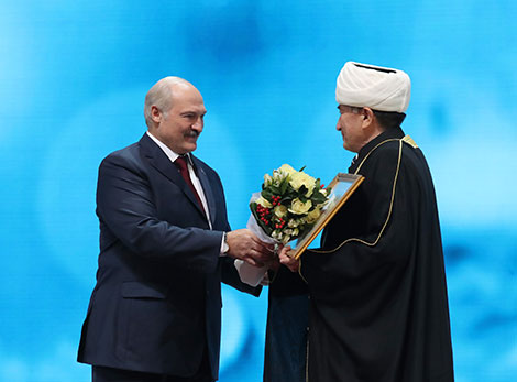 Mufti of the Muslim Religious Association in the Republic of Belarus Abu-Bekir Shabanovich is honored with the prize For Spiritual Revival