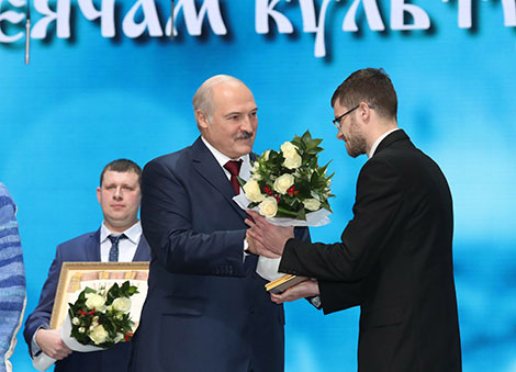 Deputy Director of the National Historical and Cultural Museum Reserve Nesvizh Sergei Yegoreichenko receives the special prize of the President