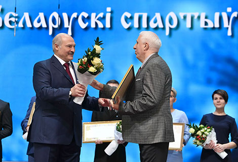Belarusian Sport Olympus Award is presented to Vladimir Novitsky, a reporter of the TV channel Belarus Five and the Honored Figure of Culture of Belarus