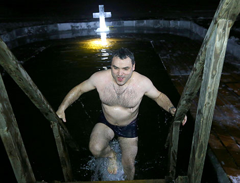 Belarusian Orthodox believers take ice plunges for Epiphany