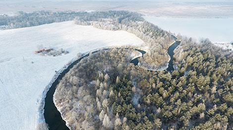 白俄罗斯的冬季：迷人的风景 积雪覆盖的城市 今年严寒一月的独家镜头