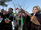 Обряд "Гуканне вясны" в Молодечненском районе: мелодичные песни, бумажные птицы и красочные ленты 
