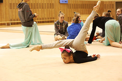 Юная гимнастка Ева Семухо