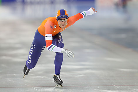 Рональд Мюльдер (Нидерланды) выступает на дистанции 500 метров