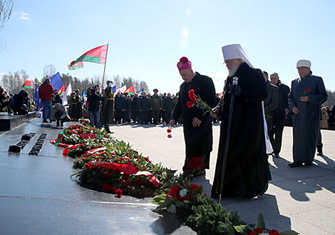 Heads of the leading confessions in Belarus lay flowers at the Eternal Flame