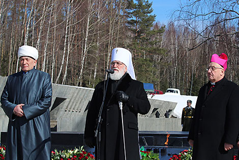 Flower ceremony at the Eternal Flame  in Khatyn Memorial