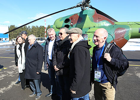 Космонавты и астронавты из пяти стран встретились с юными художниками в Минске