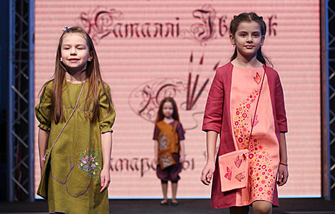 Детский показ одежды от дизайнера Натальи Иванюк