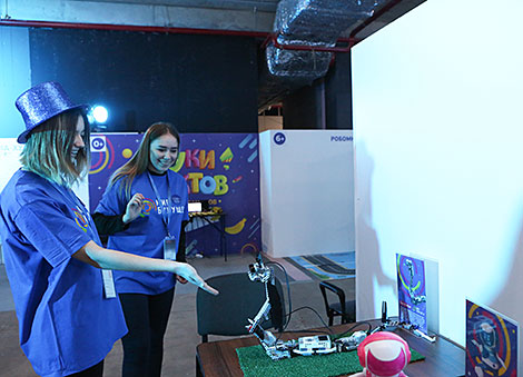 Робот-змея R3PTAR из конструктора LEGO