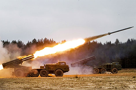 Подразделения ракетных войск и артиллерии проводят плановые занятия на Обуз-Лесновском полигоне
