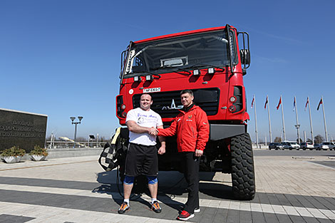 Belarus' strongman Alexander Kurak and Sergei Vyazovich, the leader of MAZ-SPORTavto team
