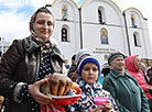 Православные верующие празднуют Пасху