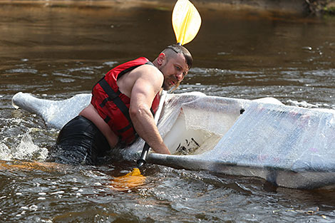 The kayaking coach Vasily Kalach presents a self-made kayak