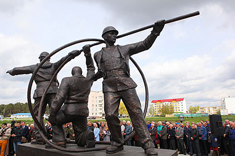 Memorial to Chernobyl liquidators unveiled in Khoiniki