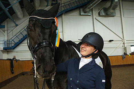 Winner in Juniors Individual events Oleksandra Potiienko & Dakar (Ukraine) 