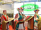 BelTa shows Slutsk belts at Mass Media in Belarus expo