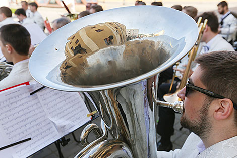 Выступление оркестра 