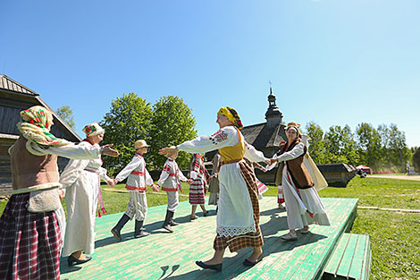 Абрадавыя песні, танцы і карагоды