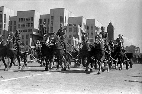 1945 год. Празднование Победы в Минске. Фото БЕЛТА