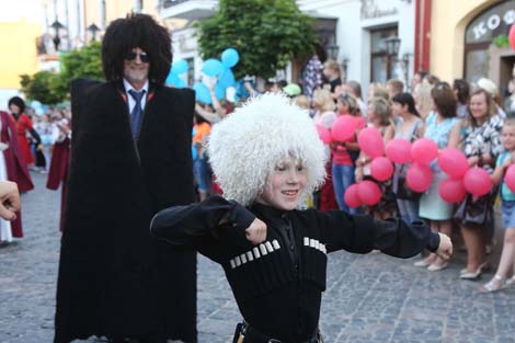 Theatrical parade in Grodno