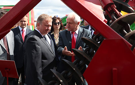 Премьер-министр Андрей Кобяков посетил выставку 